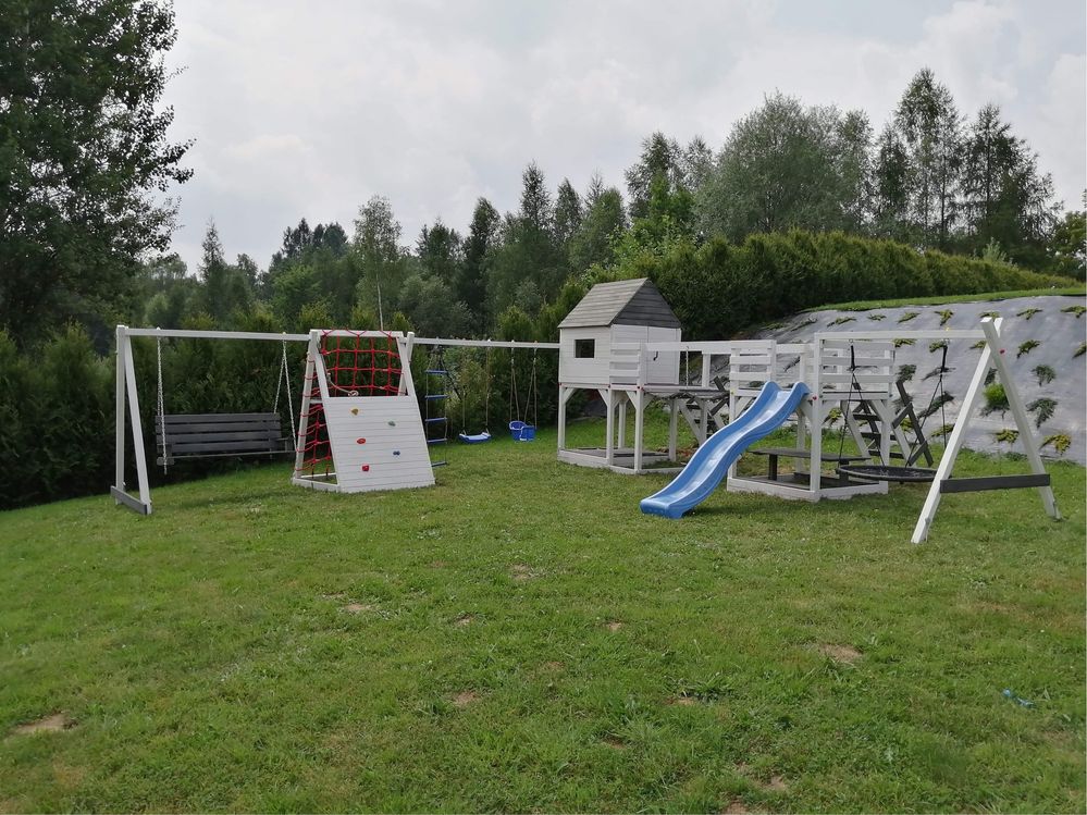 Plac zabaw domek scianka wspinaczkowa hustawki zjezdzalnia bocianie gn