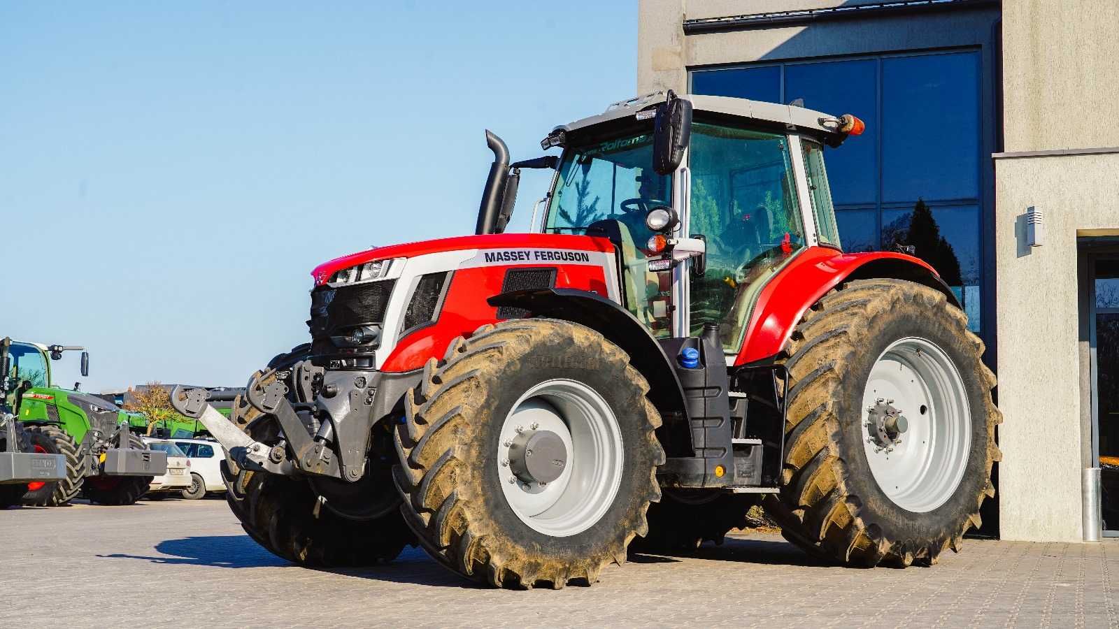 Ciągnik Massey Ferguson 7S210