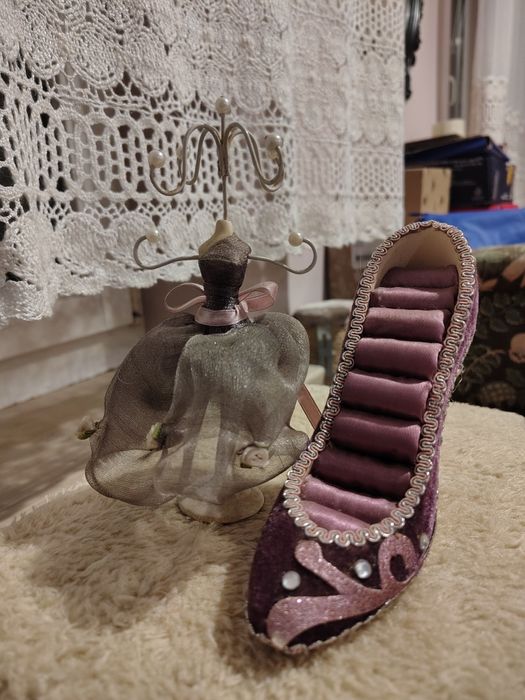 Stojącymi na biżuterię