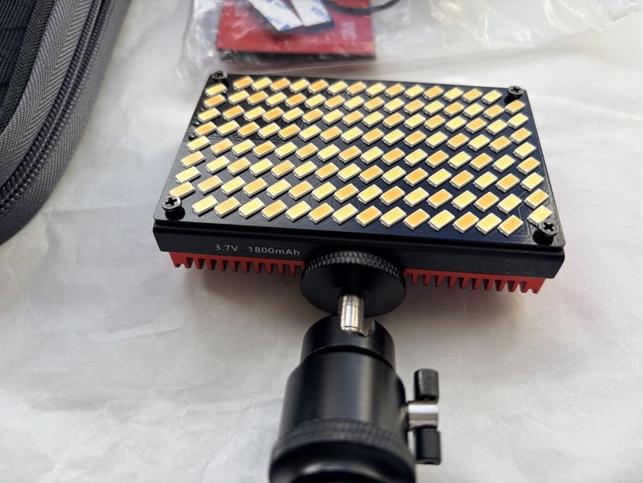 Aputure 1800MHz – panel LED – stan idealny