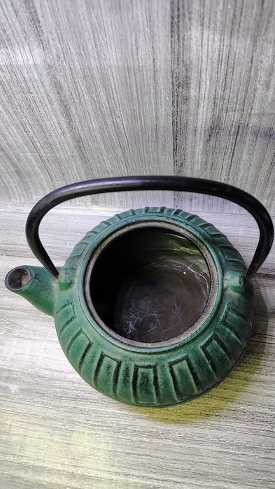 Żeliwny czajnik zaparzacz do herbaty