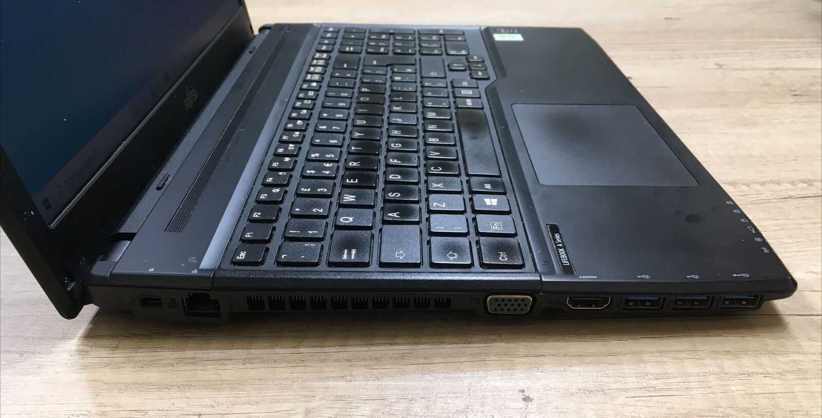 Portátil Fujitsu Lifebook AH544 - i7 / 8G / 1 TB