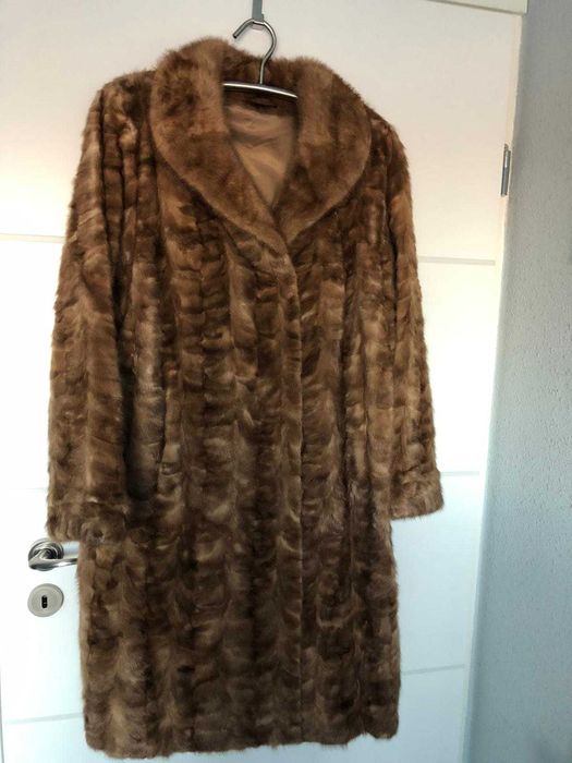 Futro z norek z dopinanym kapturem. Rozmiar 44-46.