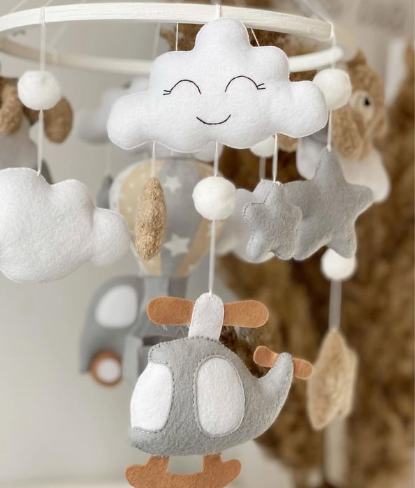 Дитячий мобіль на ліжко