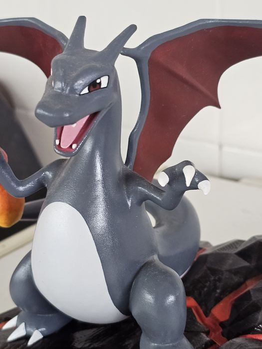 Charizard estátua