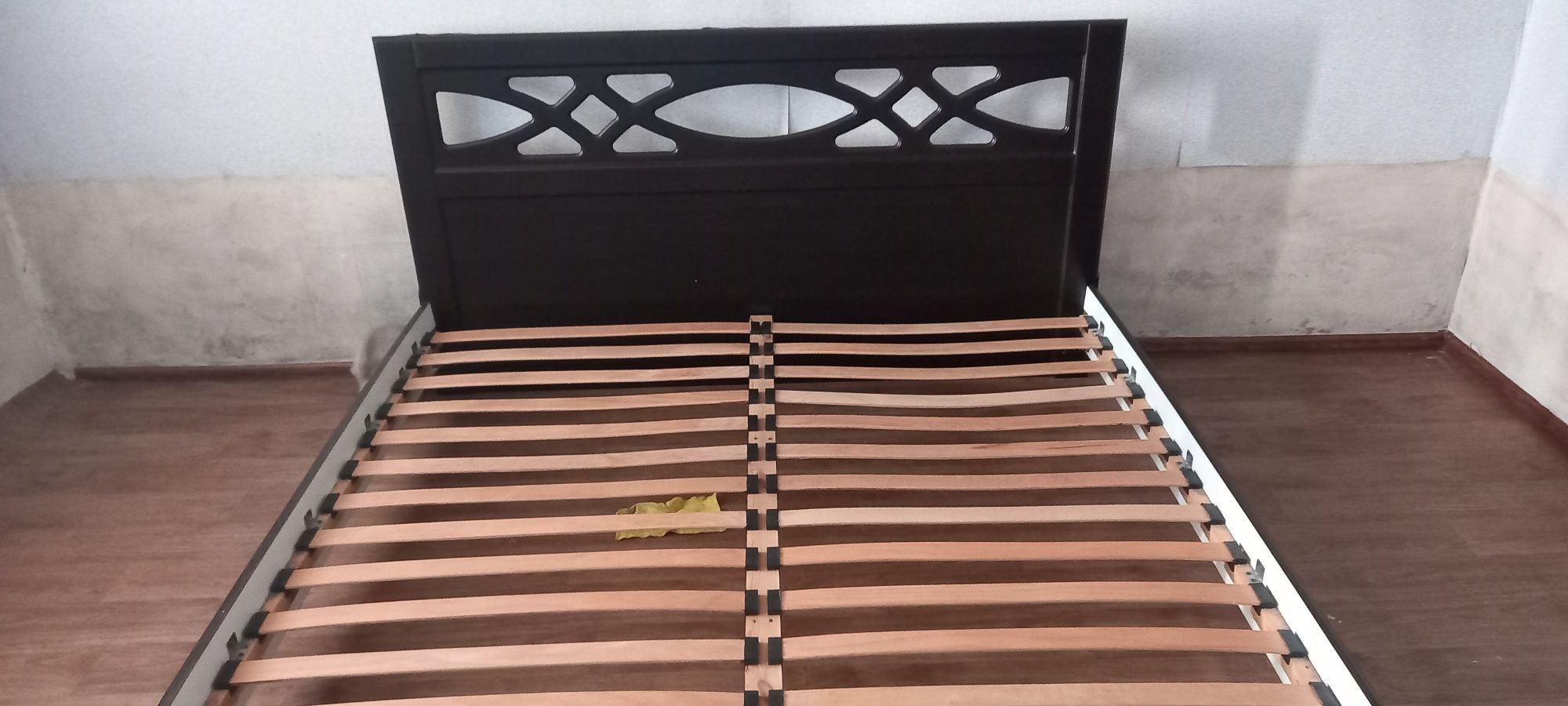 Продам кровать под матрас 180×200, без матраса, только самовывоз
