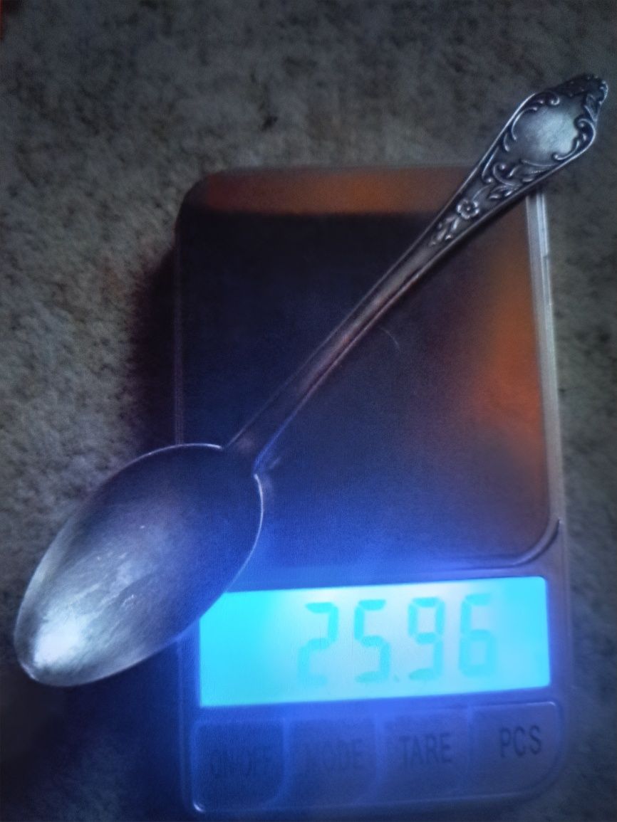 Ложка серебряная чайная 15 см 26 грамм . В центре !