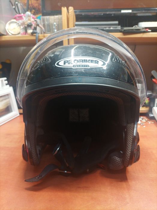 Czarny kask ProBiker