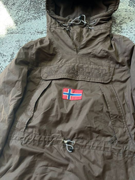 Анорак від napapijri Skidoo в трендовому коричневому кольоря