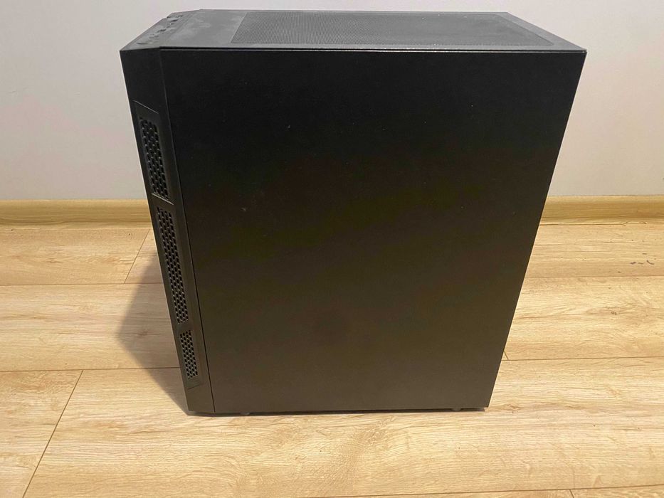 Obudowa komputerowa GEMBIRD Fornax 2000 RGB+wentylator gratis