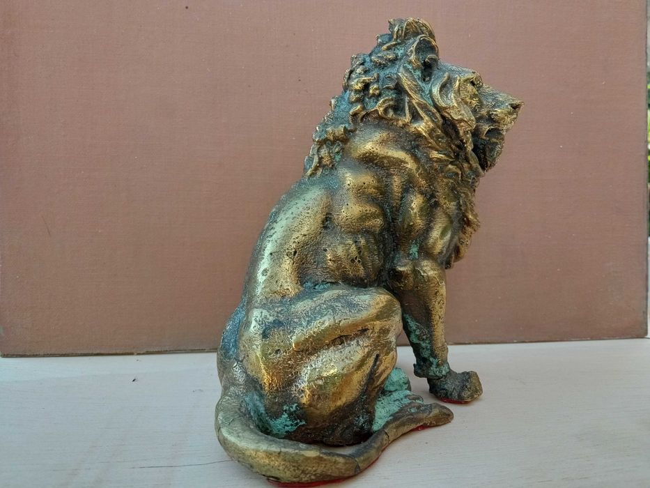 Estatueta em Metal