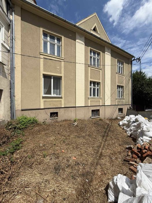 Продаж двох примішень у Центрі міста
