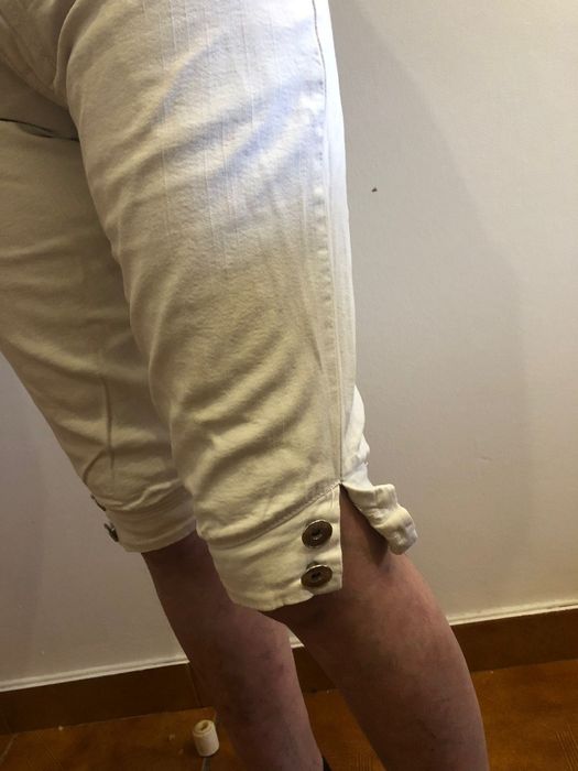 Calça curta até ao joelho