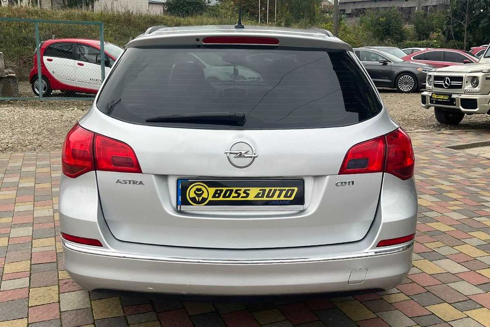 Opel Astra 2013 рік