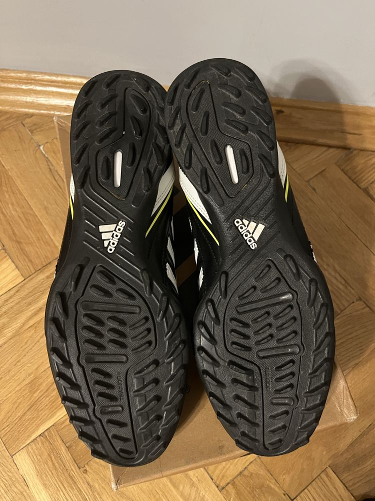 Сороконіжки adidas розмір:42 майже нові
