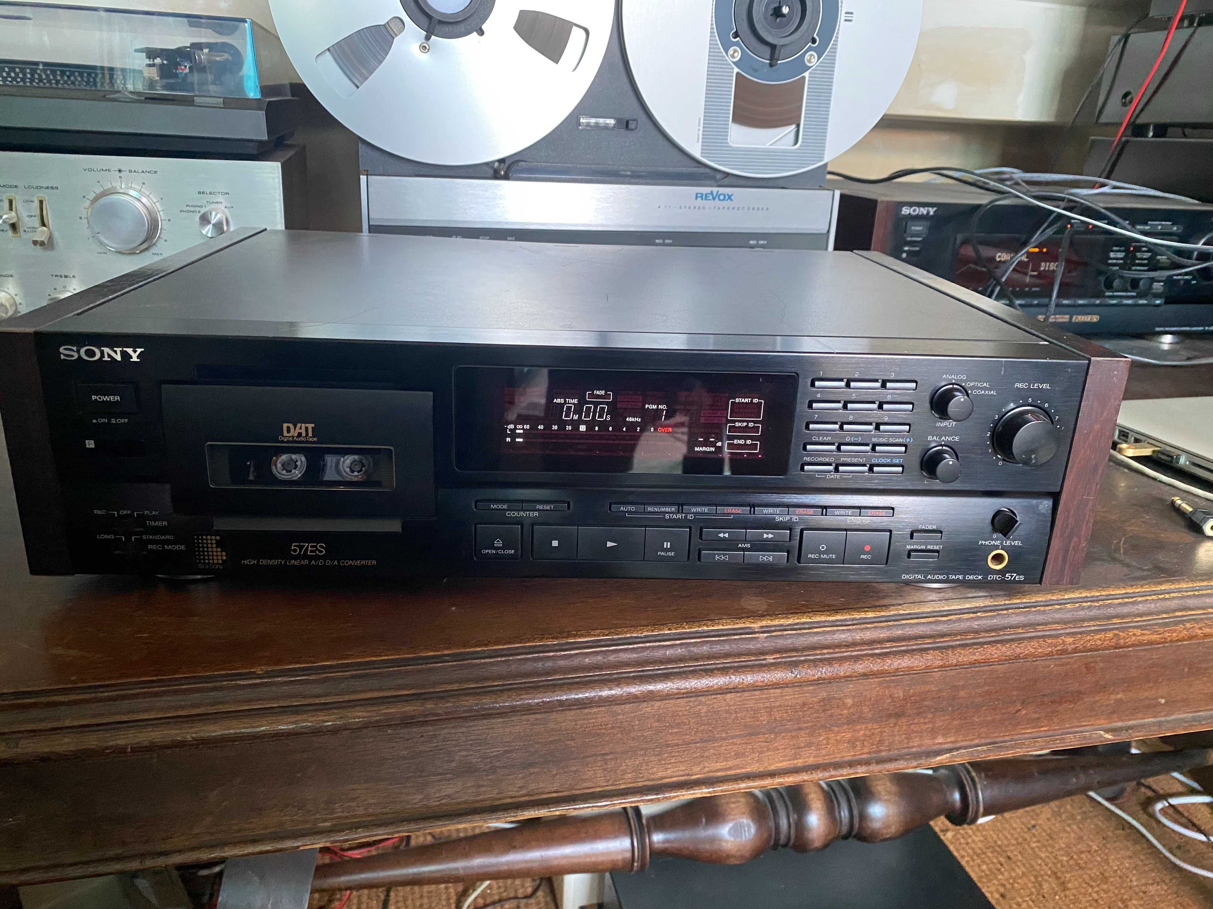 Sony DAT 57ES – Série ES com laterais em madeira