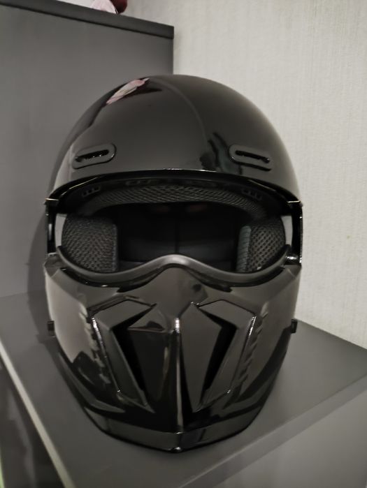 Шлем глянцевый размер M