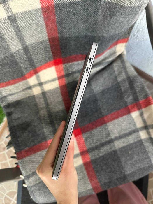 Macbook Pro 13 2017  8/512gb touchbar