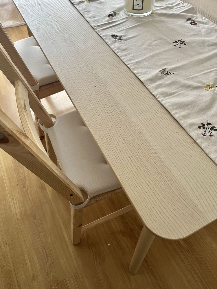 Conjunto mesa e cadeiras de refeição