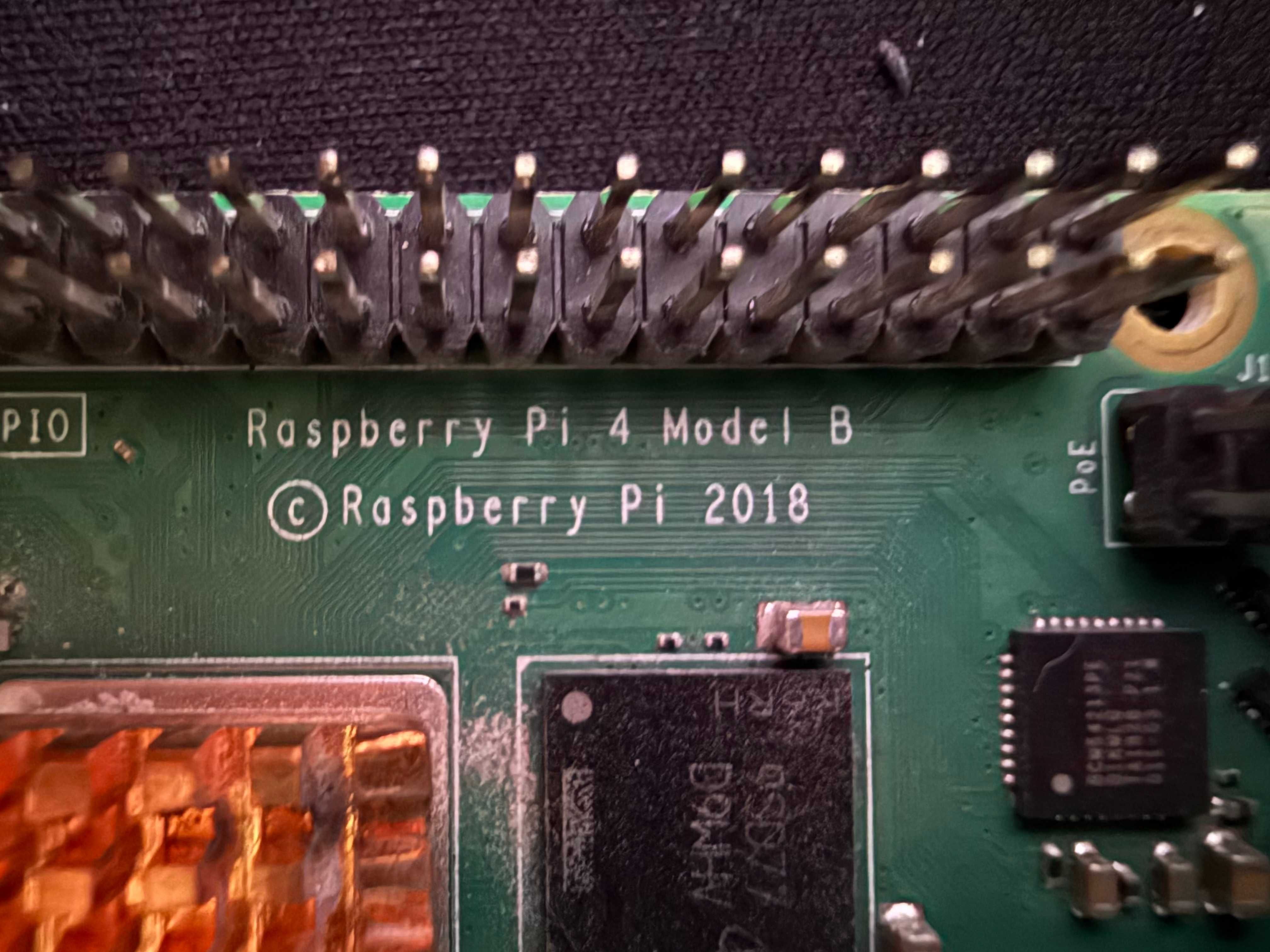 Raspberry Pi 4 4GB + PoE Hat + karta microSD 16GB