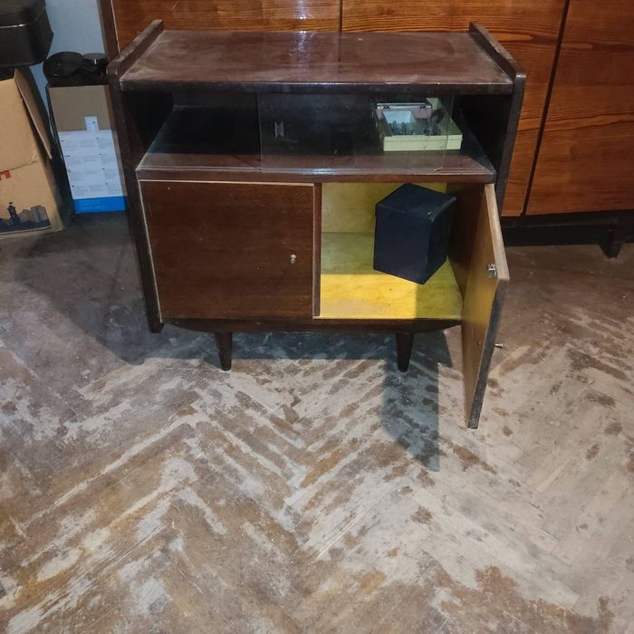 Віддам безоплатно меблі б/в.