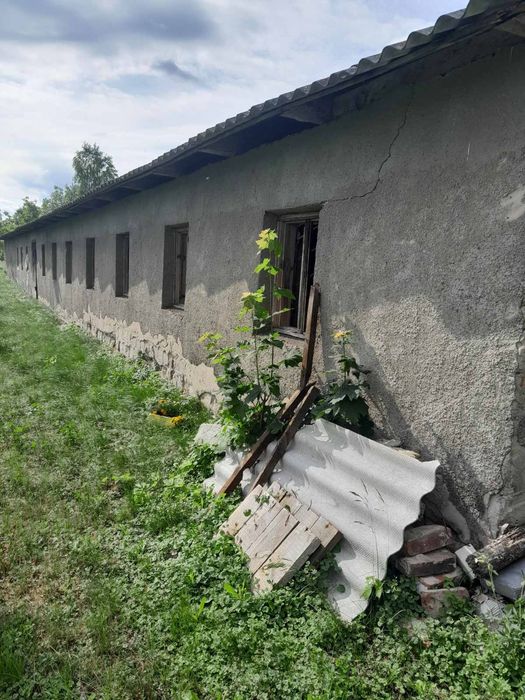 Продам складські приміщення с.Садки