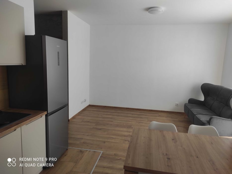 Do wynajęcia nowe i atrakcyjne mieszkanie dwupokojowe z ogrodem.