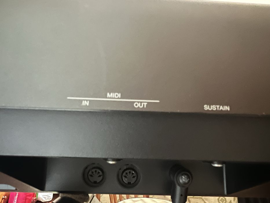 Piano digital Yamaha P-95 (com defeito, ler descrição)