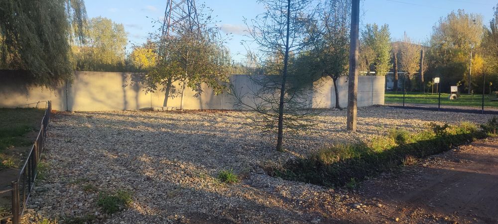 Здам площадку 250 м² (Б.Хмельницького, 80)
Рівна щебенева територія з