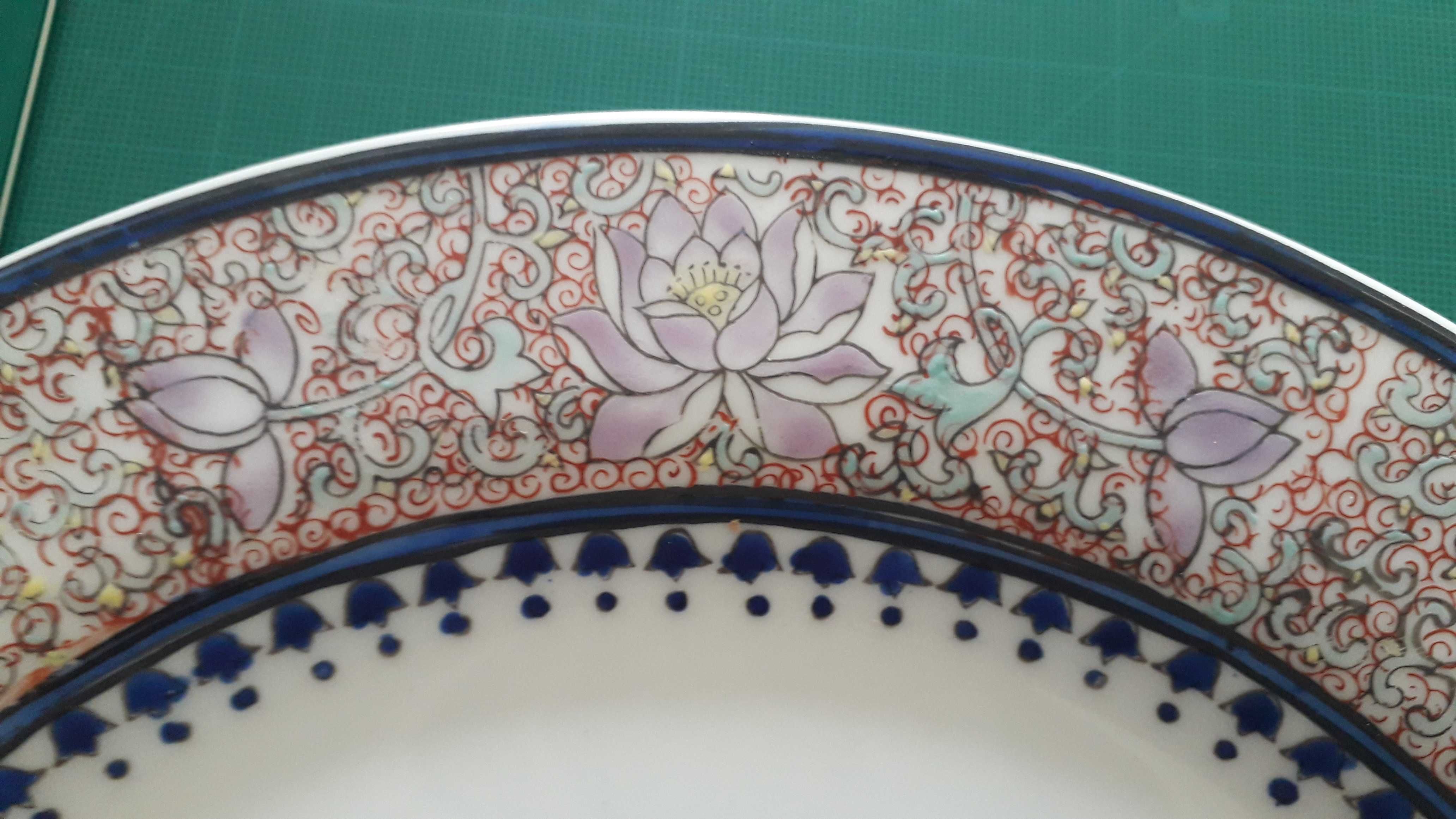 Prato de Porcelana Chinesa com decoração policromada com Brasão e ...