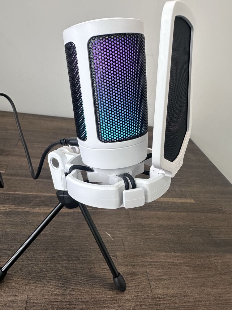 Ігровий конденсаторний мікрофон RGB Fifine A6V