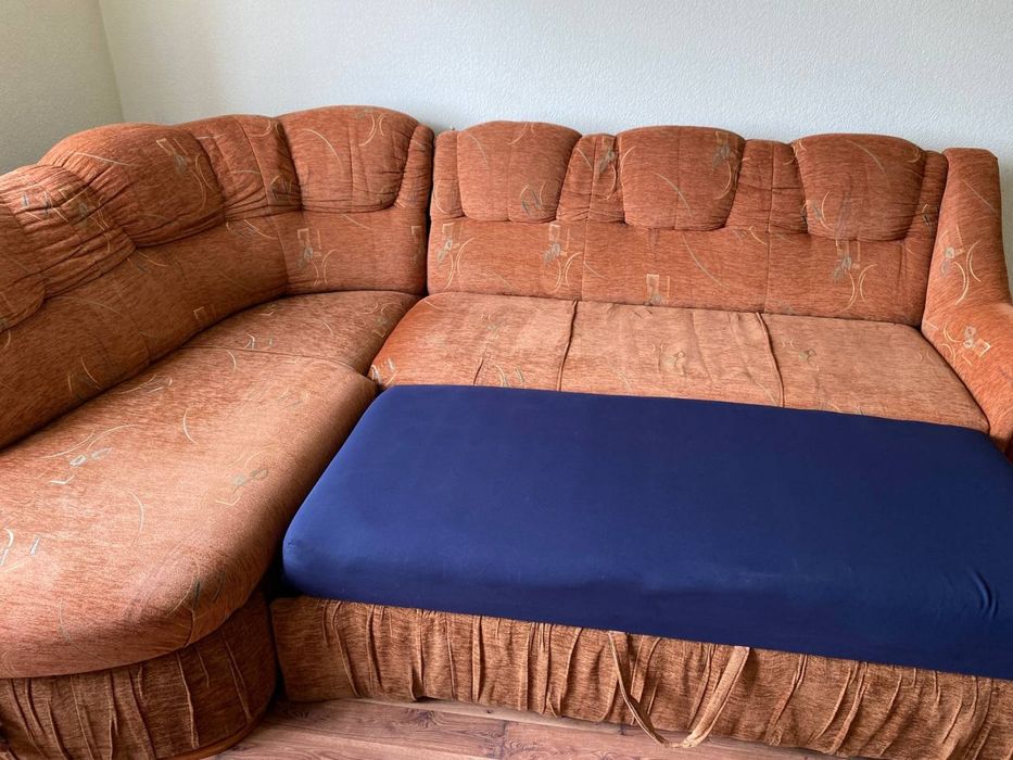 Диван в гарному стані