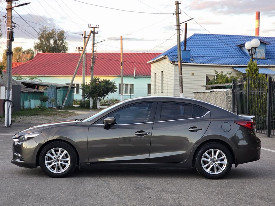 Продам свою Mazda 3 1.5л - 2017г ( ОФИЦИАЛЬНАЯ )