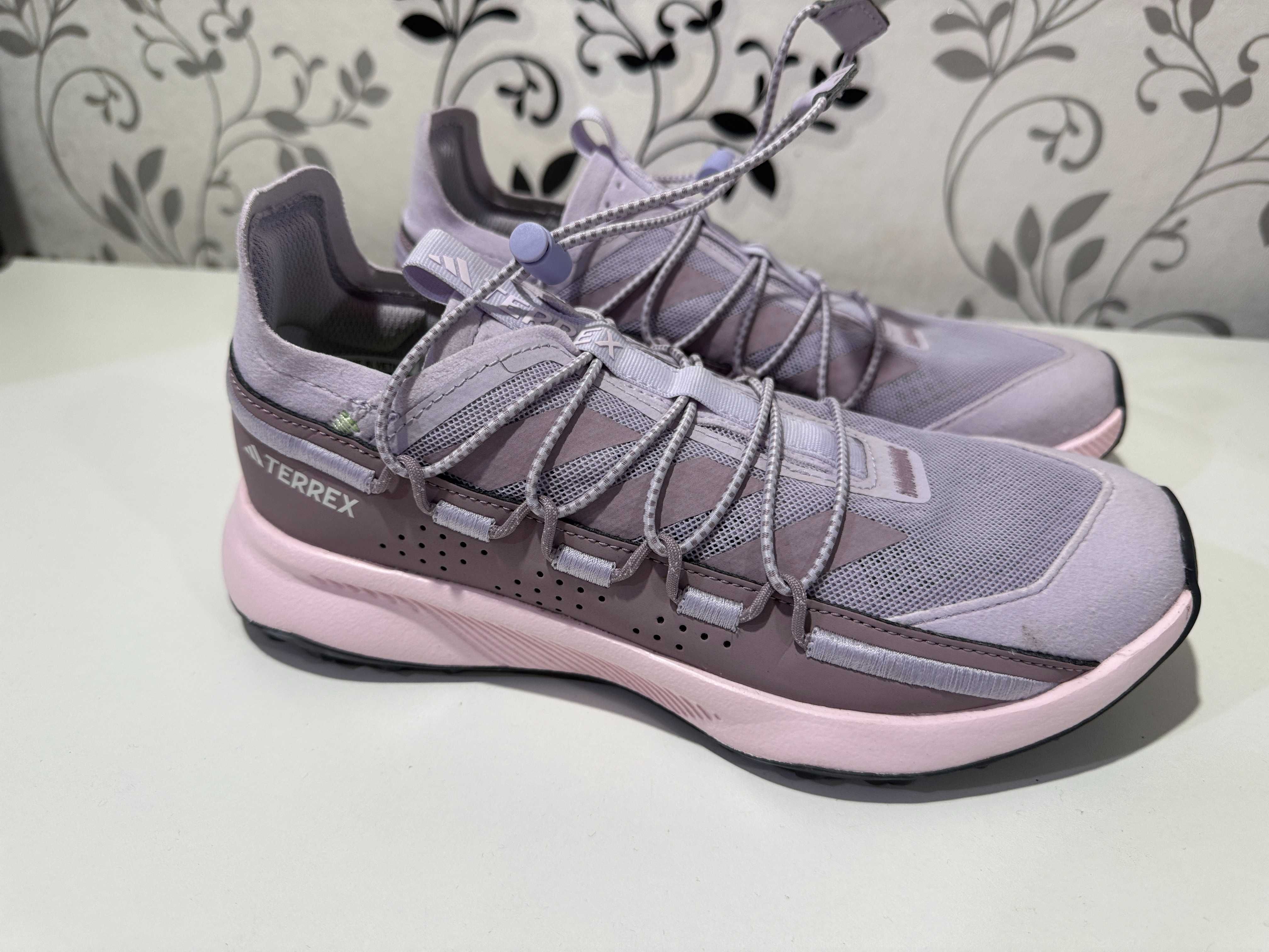 Кросівки жіночі Adidas terrex Voyager 21  ie2594, 39.5р