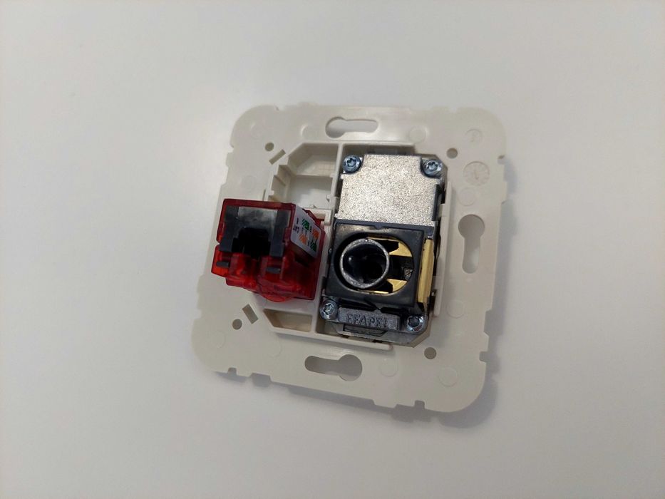 Tomada parede rede + TV (RJ45 + Coaxial)