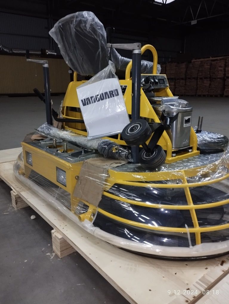 Zacieraczka dwukołowa samojezdna wylewek mod:PT-D36 B&S VANGUARD 24 hp
