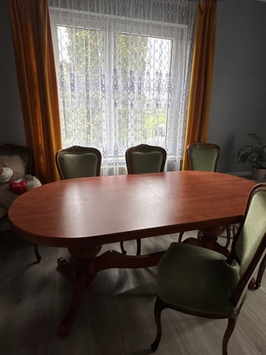 Stół i krzesła ludiwkowskie