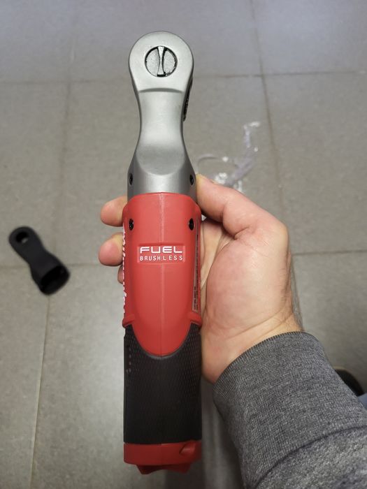 Milwaukee 2557 2558 2560 квадрат 1/2 та 3/8 кутовий гайковерт