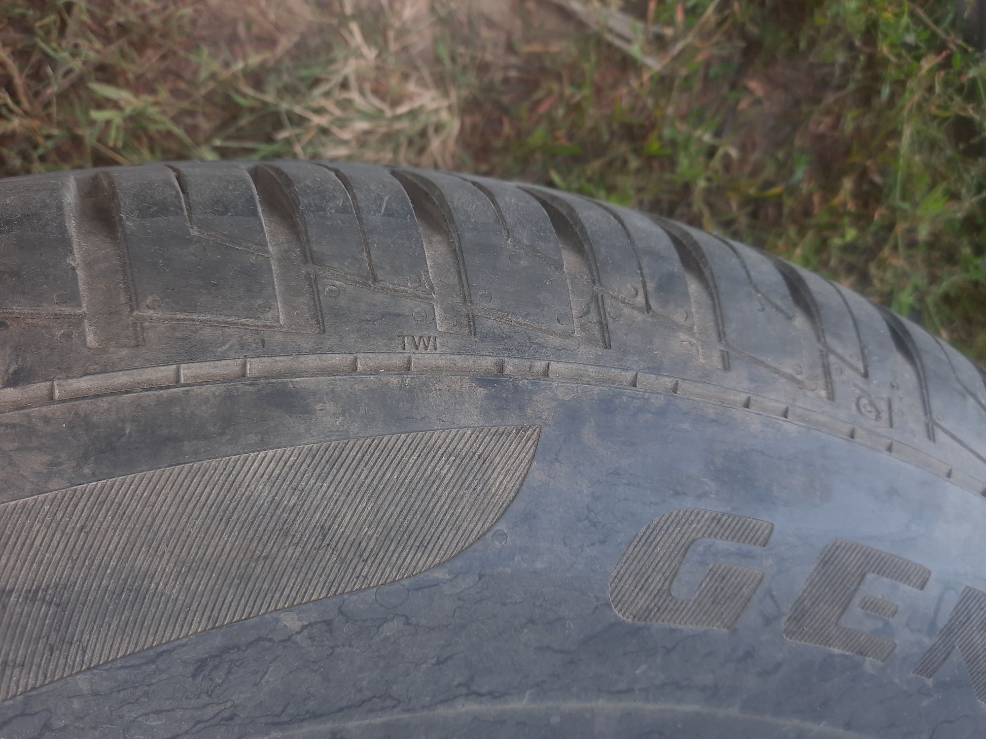 Автомобільні шини 235/70R16
