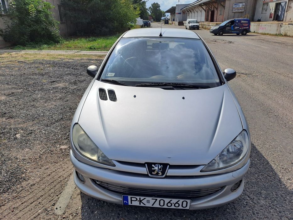 Peugeot 206. 1,4 benzyna,  niski przebieg   długo oc , nowy przegląd t