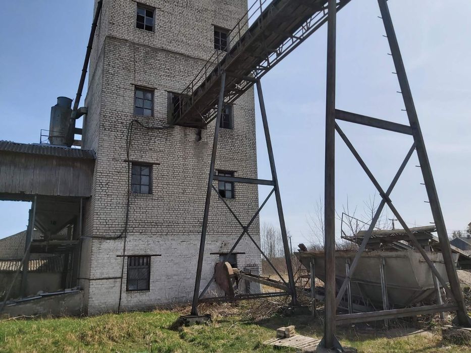 Промислова ділянка з будівлями та спорудами