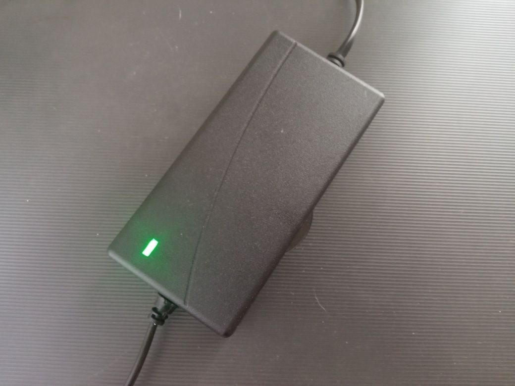 Зарядное устройство к аккумуляторам электроинструмента