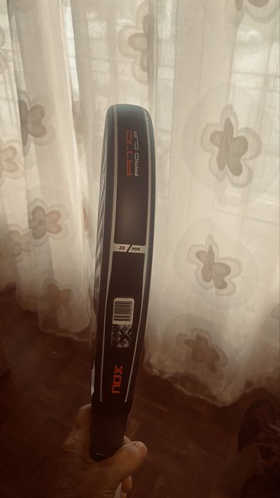 Vendo raqueta padel Nox Mt10 pro cup confort praricamente nova