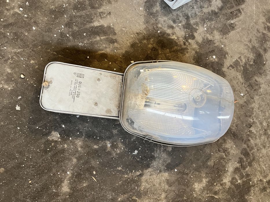 Latarnia uliczna oświetlenie placu