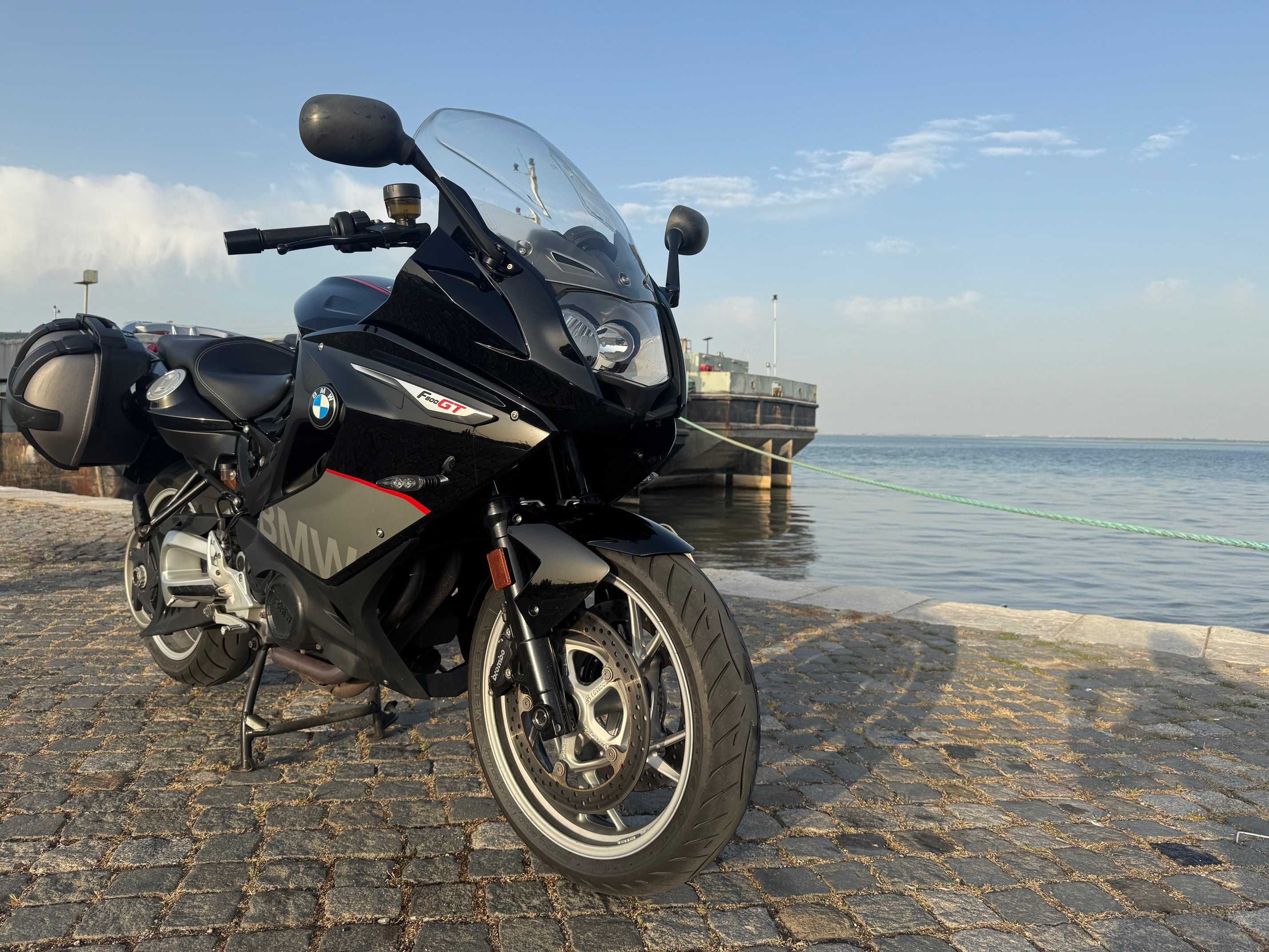 BMW F800GT (igual a nova)