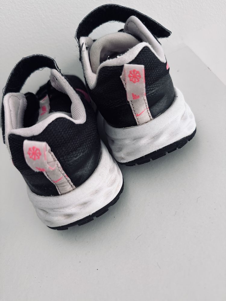 Adidasy NIKE dla dziewczynki