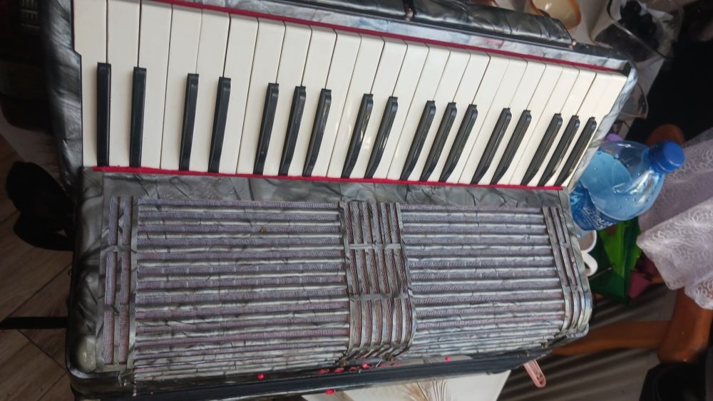 Akordeony hohner 120bas drugi 96basstan stan idealny gotowe do grania
