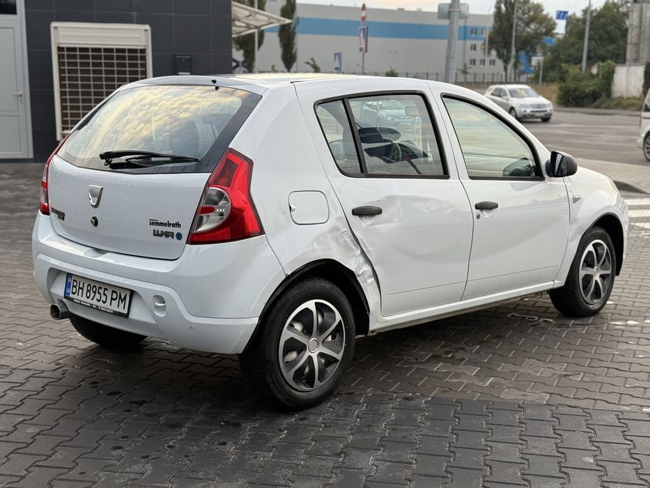 Dacia Renault sandero 1.4 mpi  2009