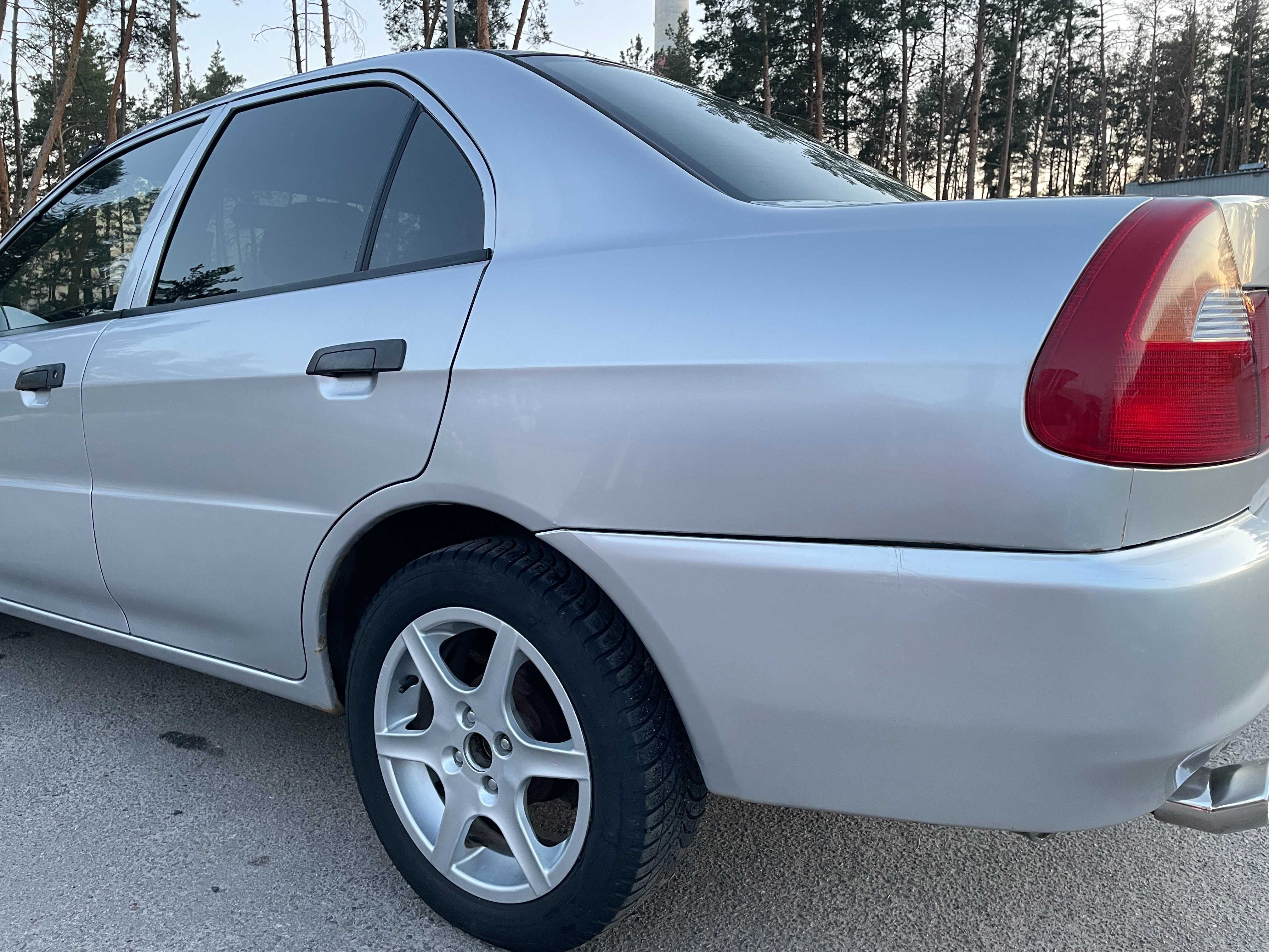 Mitsubishi Lancer 6 2001