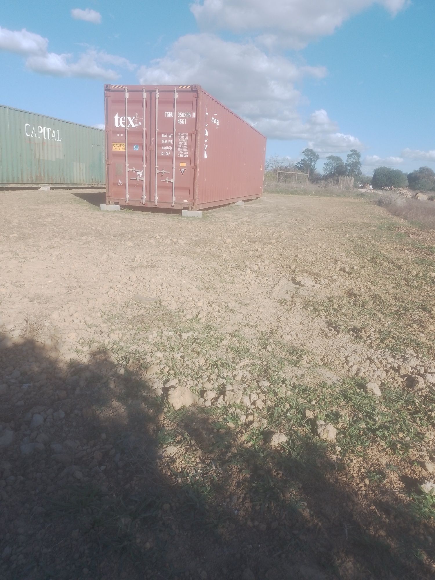 Vendo ou permuto terreno zona industrial de Algoz com 2 contentores